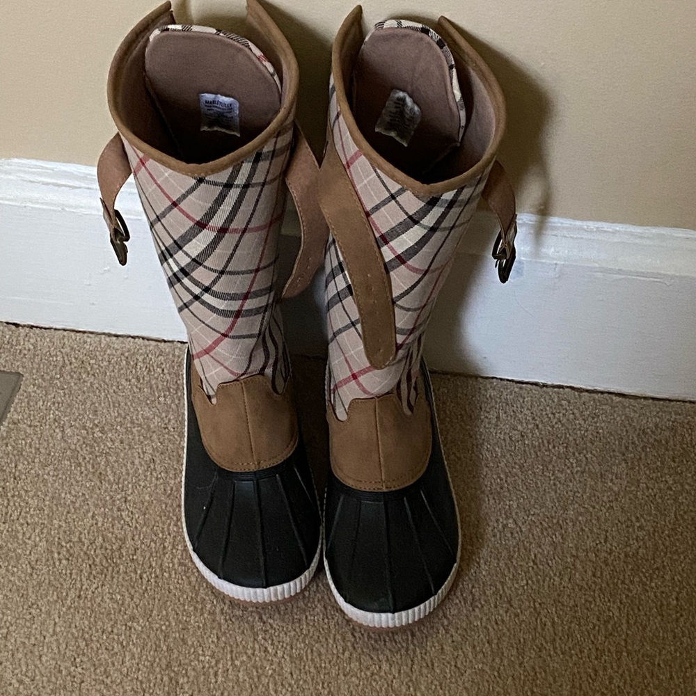 Duck boots